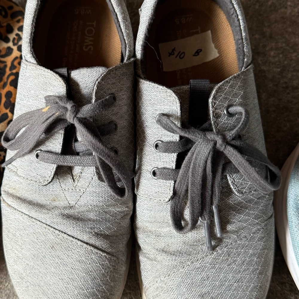 Toms Textured Gray Lace-Up Shoes